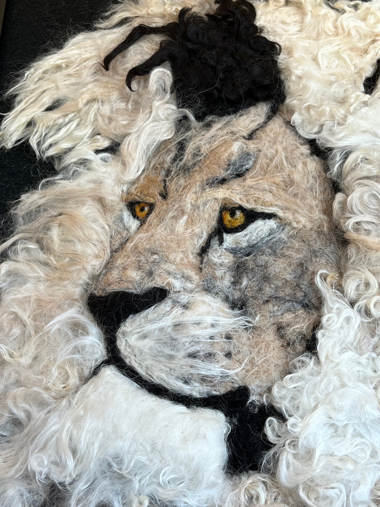 FP15 Felted Lion Portrait (14x18) Beige White Side