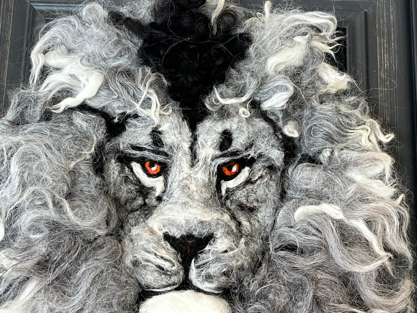 FP35 Felted Lion Portrait (12x14) Grey/Black