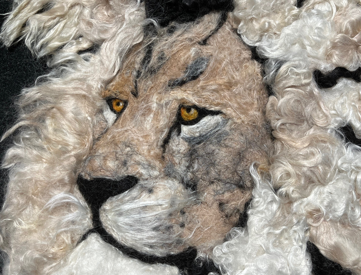 FP15 Felted Lion Portrait (14x18) Beige White Side