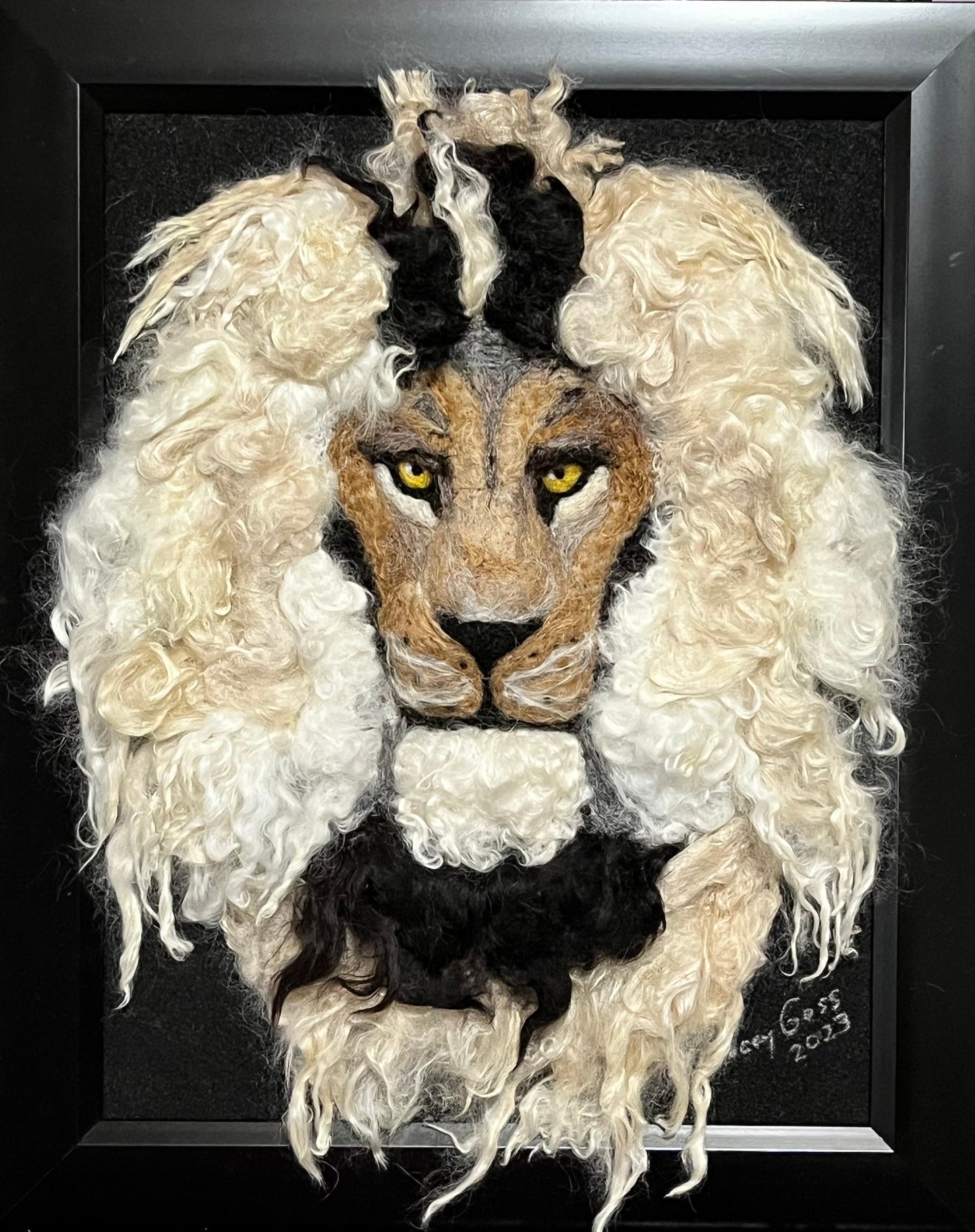 FP19 Felted Lion Portrait (11x14) Dk Beige White Black