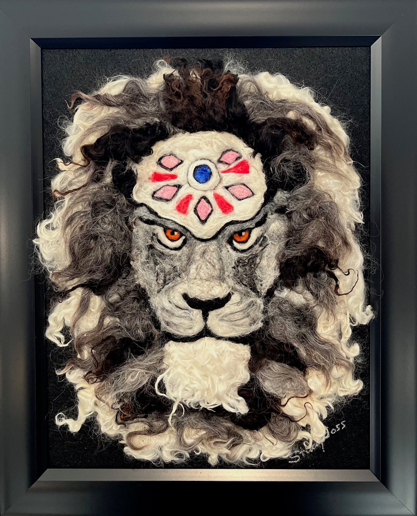 FP86 Felted Lion Portrait (13x16) Grey w/Crown | Suri Alpaca Fiber Art